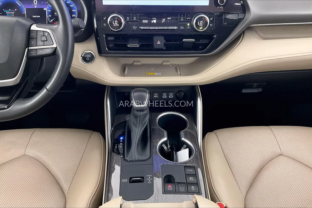 Toyota Highlander 2023 for Sale in Sharjah Image-24