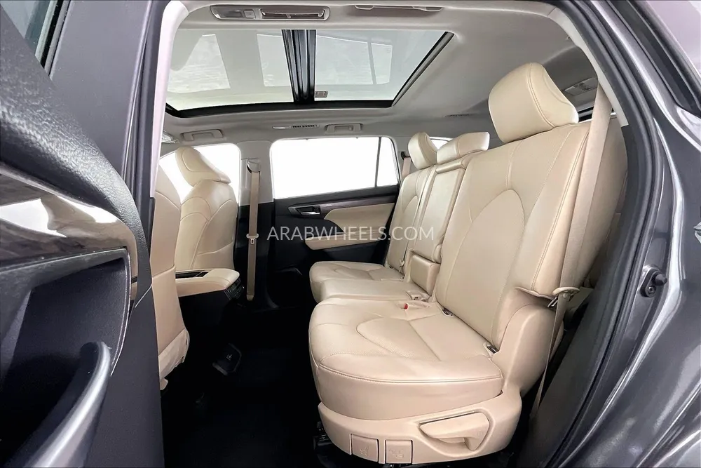 Toyota Highlander 2023 for Sale in Sharjah Image-28