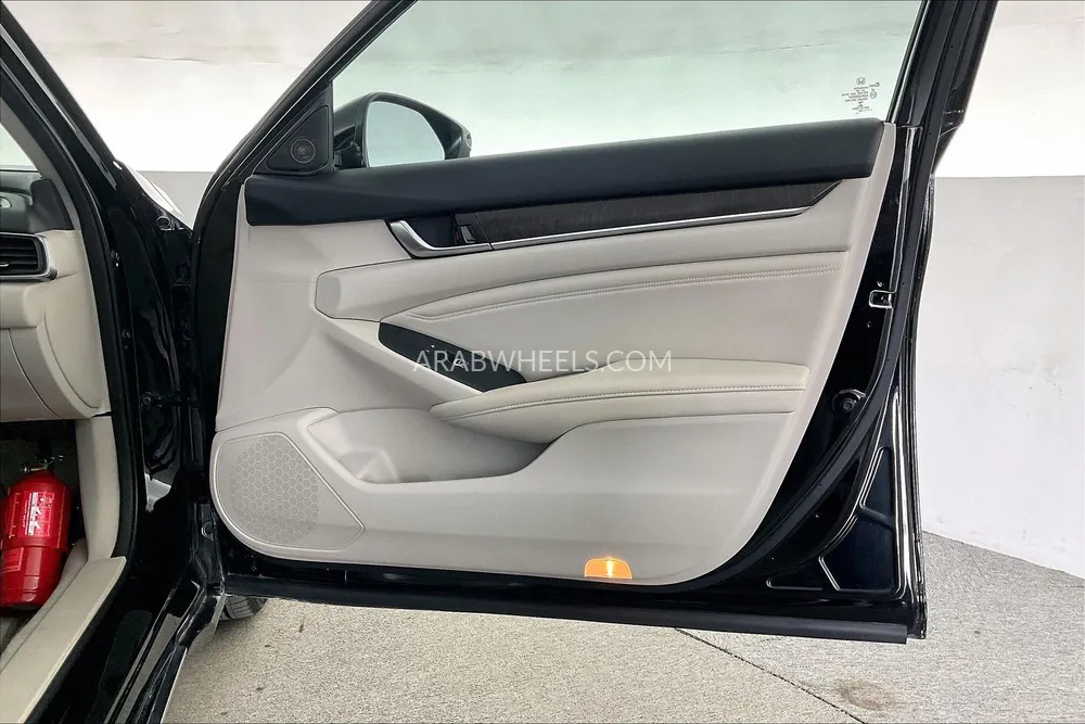 Honda Accord 2022 for Sale in Dubai Image-19