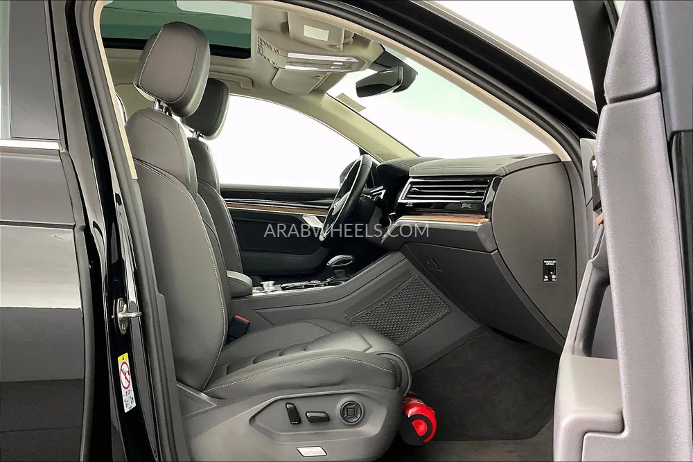Volkswagen Touareg 2023 for Sale in Sharjah Image-13