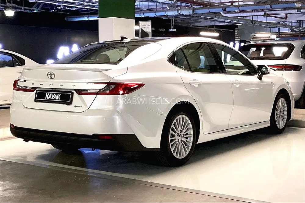 تويوتا كامري 2025 for Sale in الشارقة Image-4