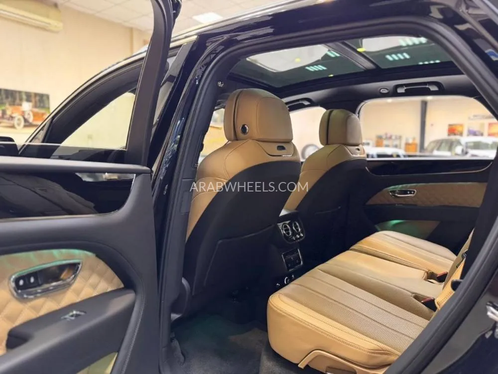 Bentley Bentayga 2022 for Sale in Dubai Image-18