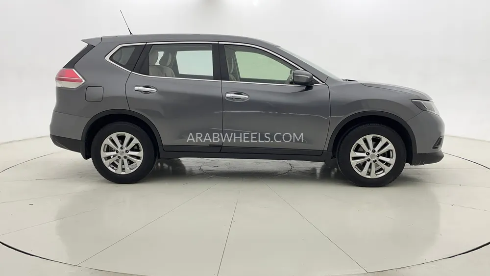 Nissan X-Trail 2017 for Sale in Dubai Image-2