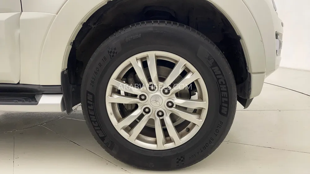 ميتسوبيشي باجيرو 2017 for Sale in دبي Image-10