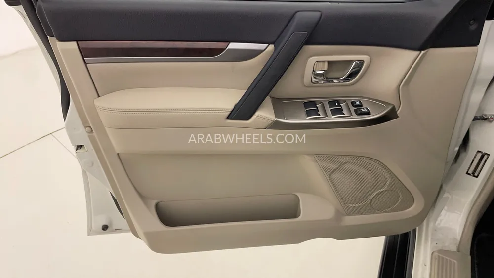 ميتسوبيشي باجيرو 2017 for Sale in دبي Image-19