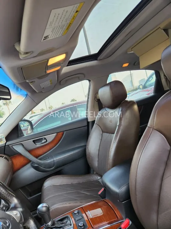 Infiniti FX35 2012 for Sale in Dubai Image-3