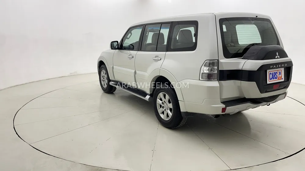 Mitsubishi Pajero 2017 for Sale in Dubai Image-5