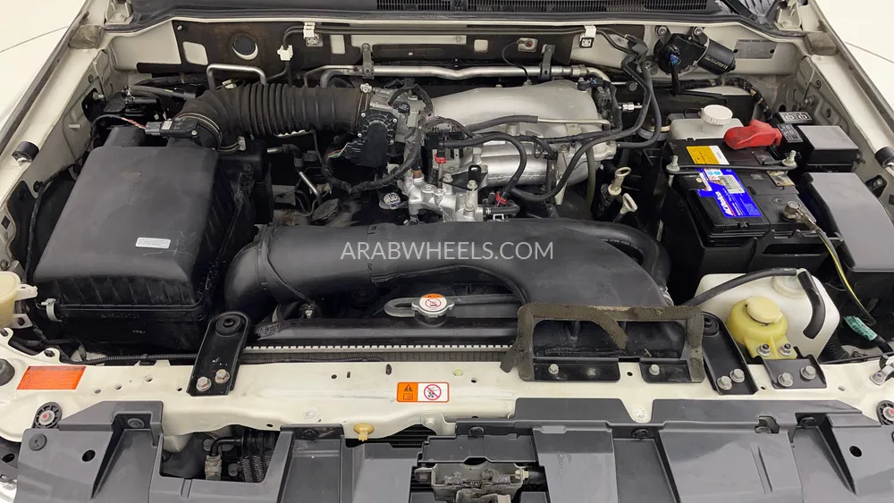 Mitsubishi Pajero 2017 for Sale in Dubai Image-9