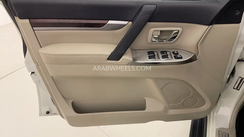 Mitsubishi Pajero 2017 for Sale in Dubai Image-19