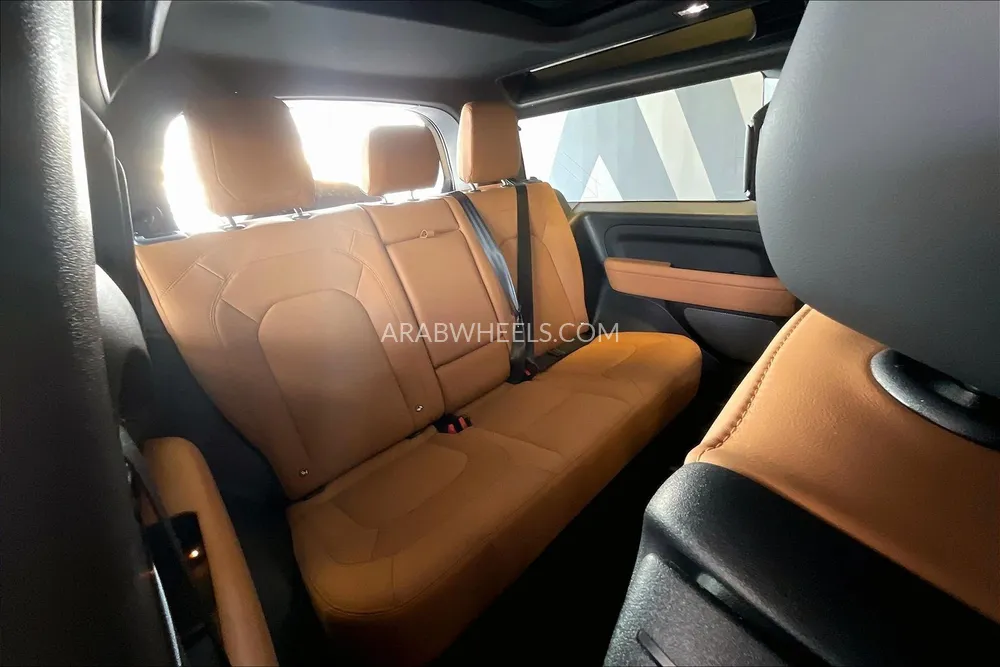 Land Rover Defender 2023 for Sale in Sharjah Image-28