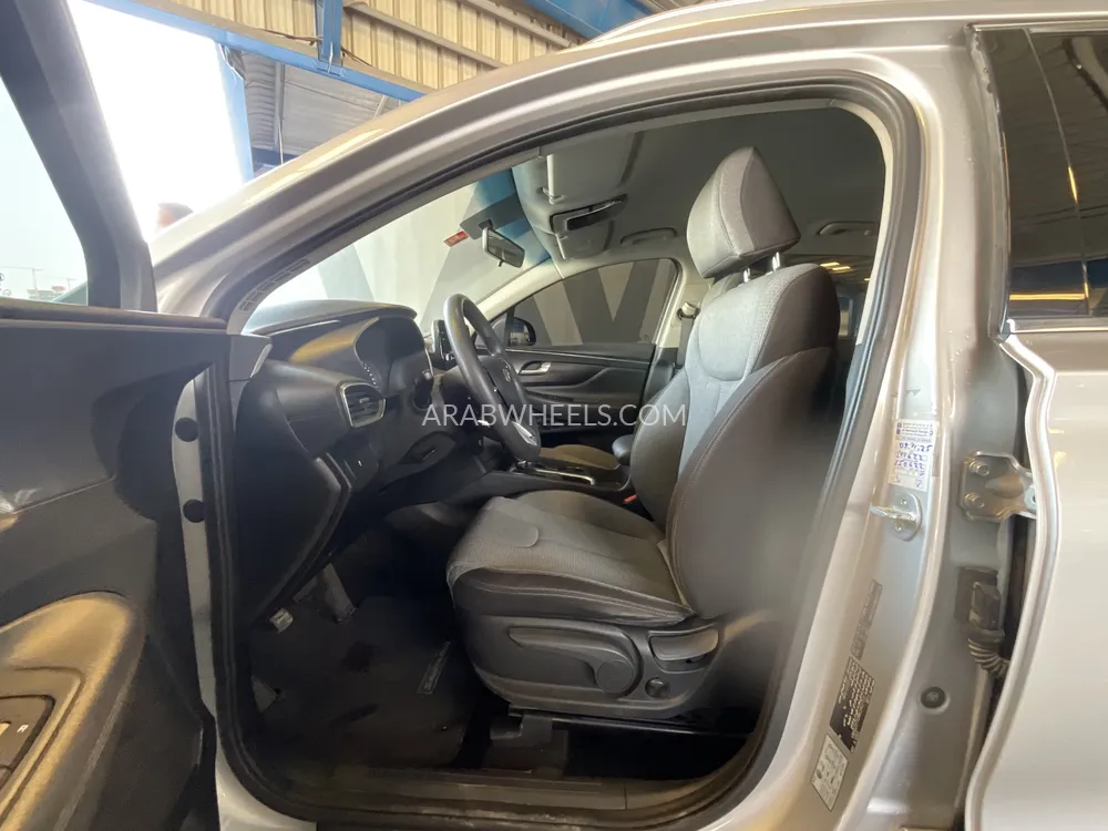 Hyundai Santa Fe 2021 for Sale in Sharjah Image-8