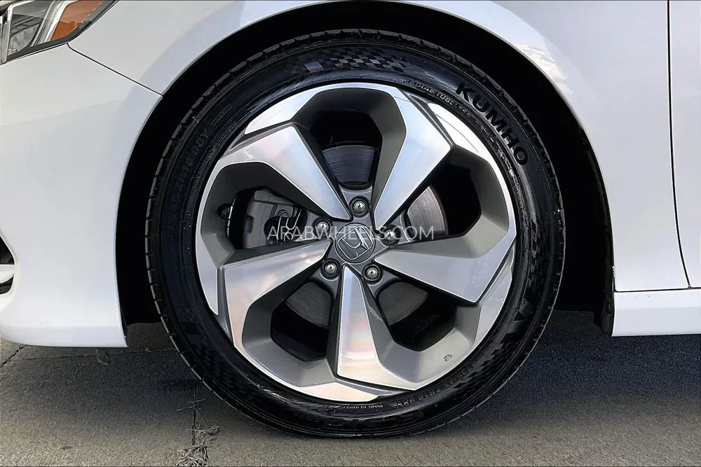 Honda Accord 2018 for Sale in Sharjah Image-9