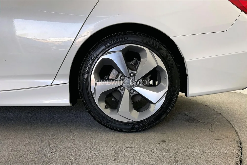 Honda Accord 2018 for Sale in Sharjah Image-10