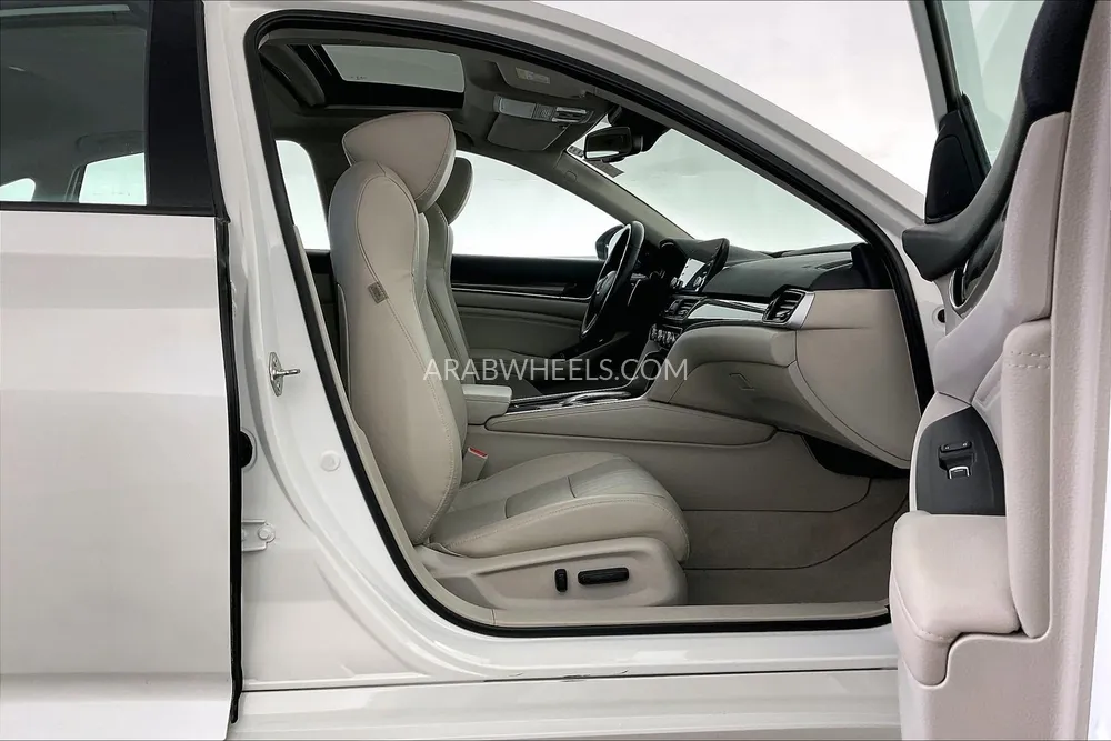 Honda Accord 2018 for Sale in Sharjah Image-13
