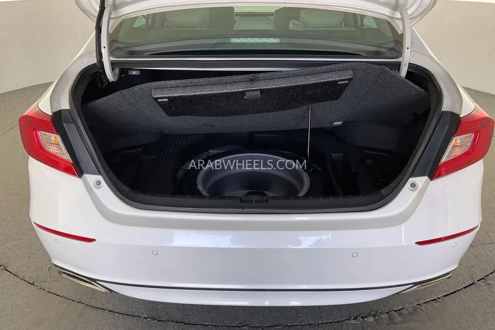 Honda Accord 2018 for Sale in Sharjah Image-15