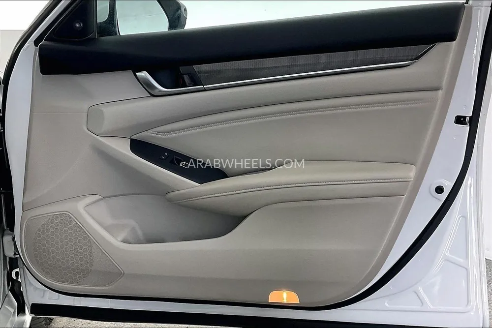 Honda Accord 2018 for Sale in Sharjah Image-19