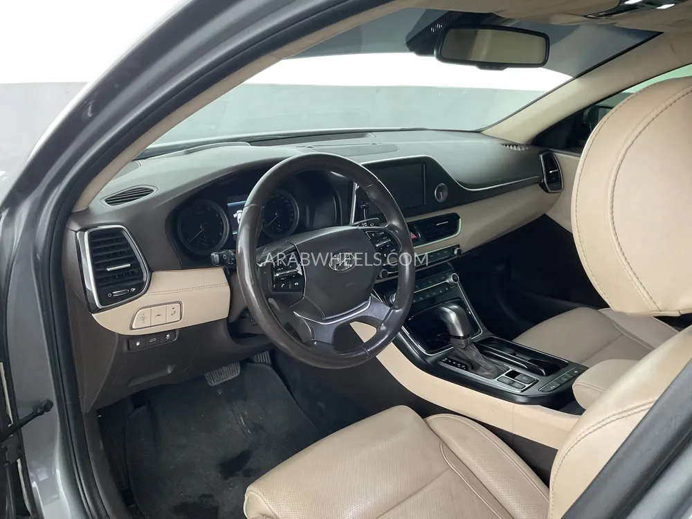 Hyundai Azera 2018 for Sale in Sharjah Image-8