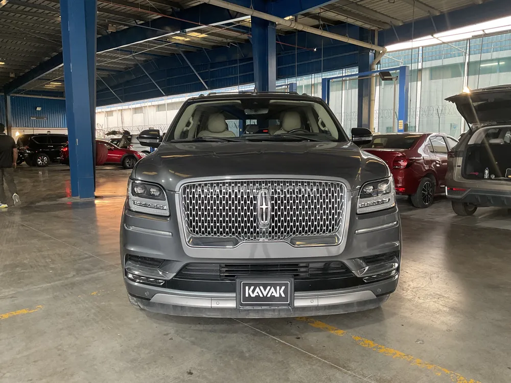 Lincoln Navigator 2021 for Sale in Sharjah Image-2