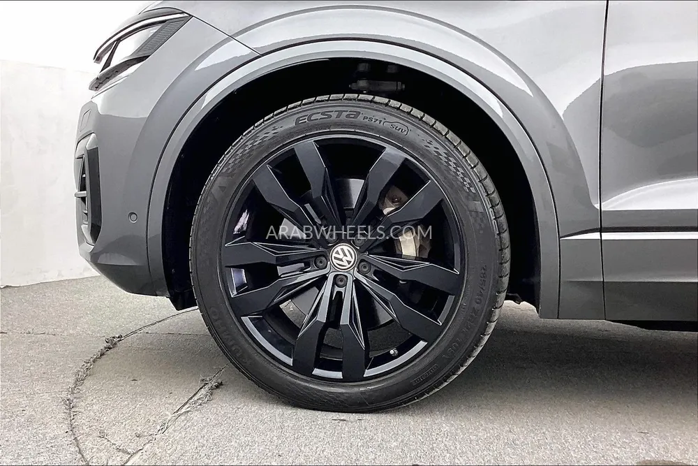 Volkswagen Touareg 2020 for Sale in Dubai Image-9