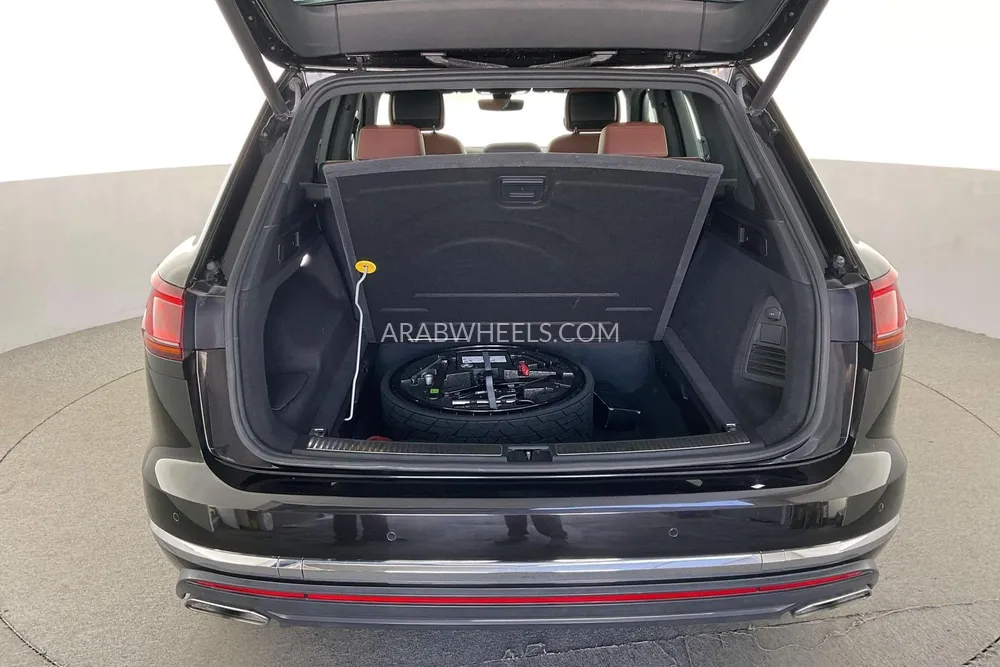 Volkswagen Touareg 2019 for Sale in Sharjah Image-14