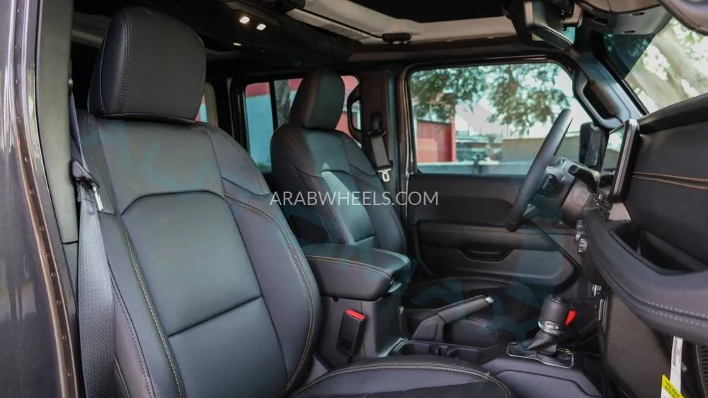 Jeep Wrangler 2025 for Sale in Dubai Image-23
