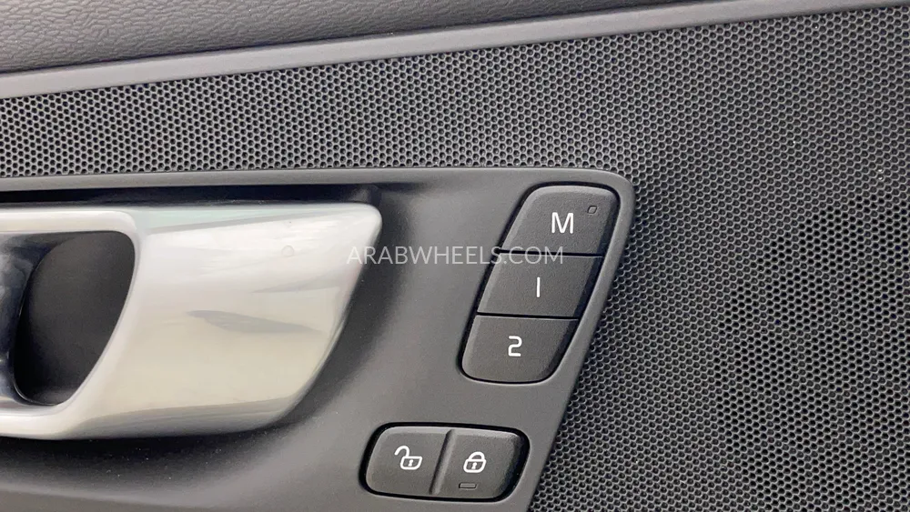 Volvo XC60 2023 for Sale in Dubai Image-46