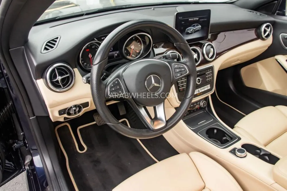 مرسيدس بنز CLA 2018 for Sale in عجمان Image-7