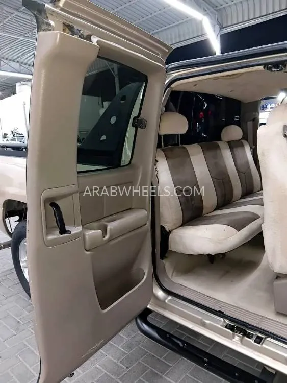 GMC Sierra 2004 for Sale in Ajman Image-12