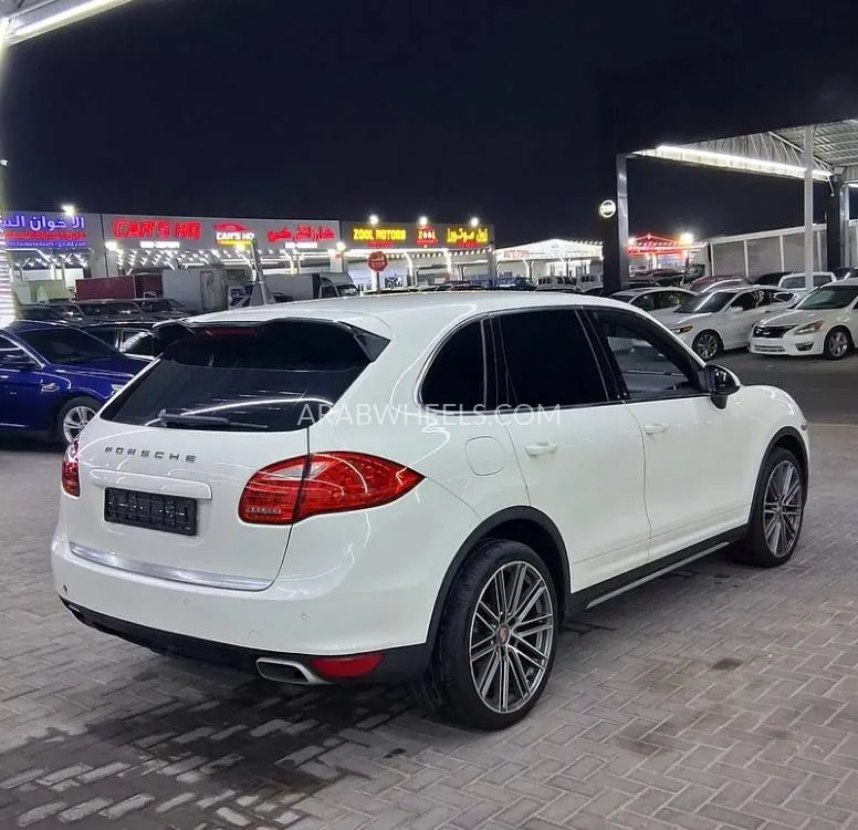 Porsche Cayenne 2011 for Sale in Ajman Image-4
