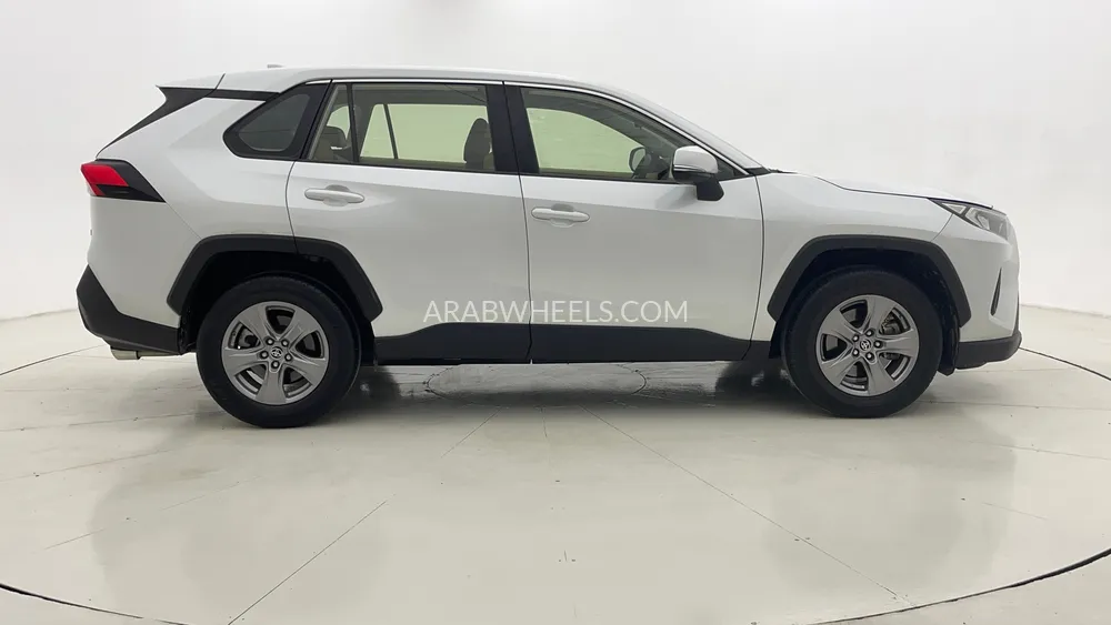 تويوتا راف 4 2023 for Sale in دبي Image-2