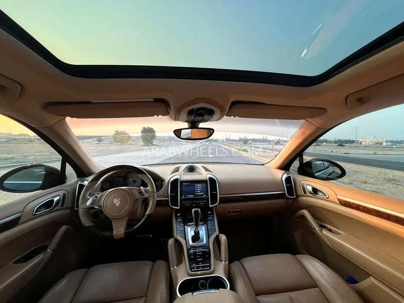 Porsche Cayenne 2013 for Sale in Sharjah Image-2