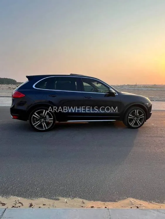 Porsche Cayenne 2013 for Sale in Sharjah Image-10