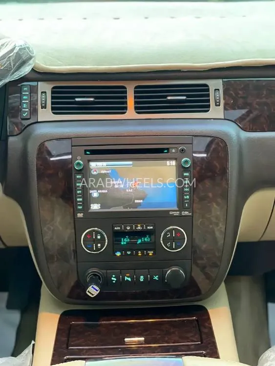 GMC Yukon XL 2012 for Sale in Sharjah Image-18