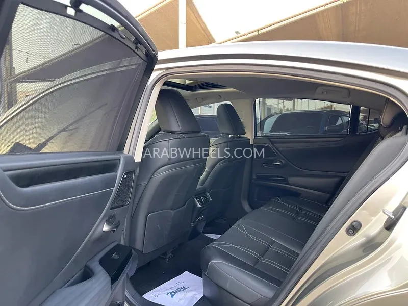Lexus ES 2022 for Sale in Sharjah Image-2