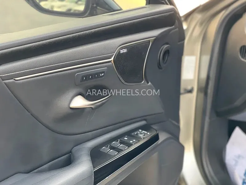 Lexus ES 2022 for Sale in Sharjah Image-5