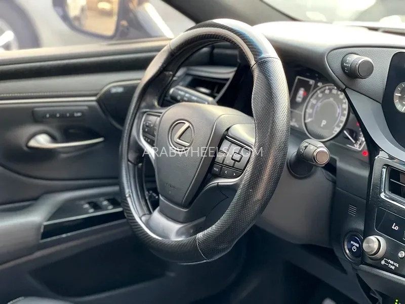 Lexus ES 2022 for Sale in Sharjah Image-6