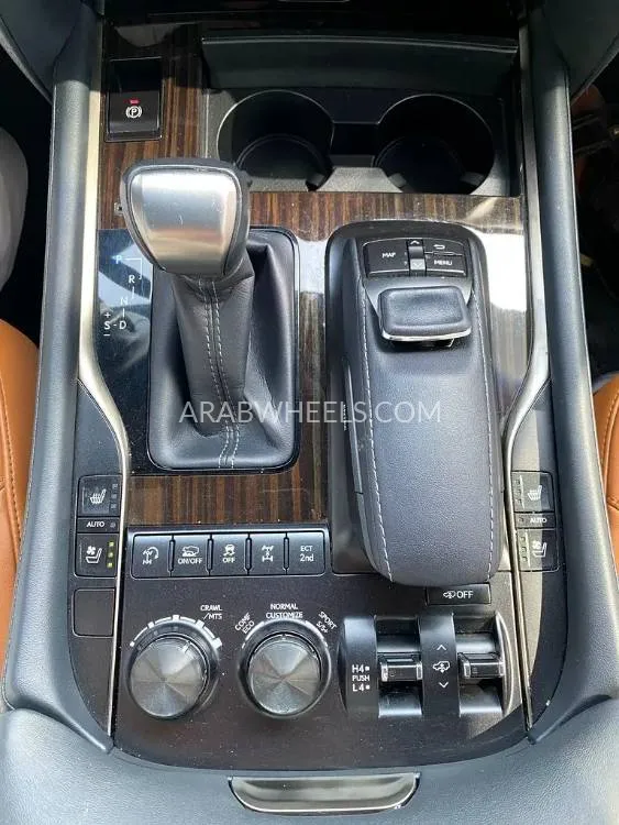 لكزس LX 2021 for Sale in دبي Image-4