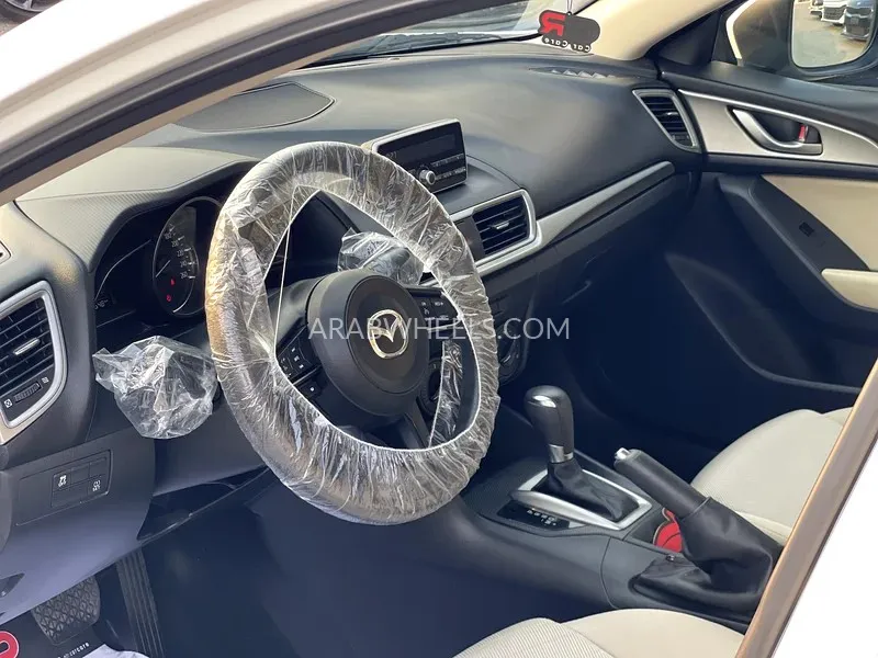 Mazda 3 2018 for Sale in Sharjah Image-3
