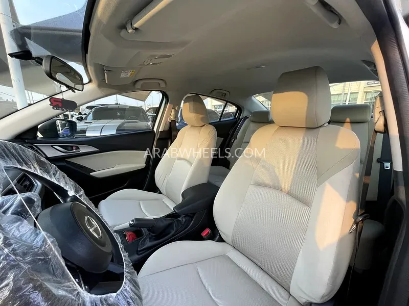 Mazda 3 2018 for Sale in Sharjah Image-10