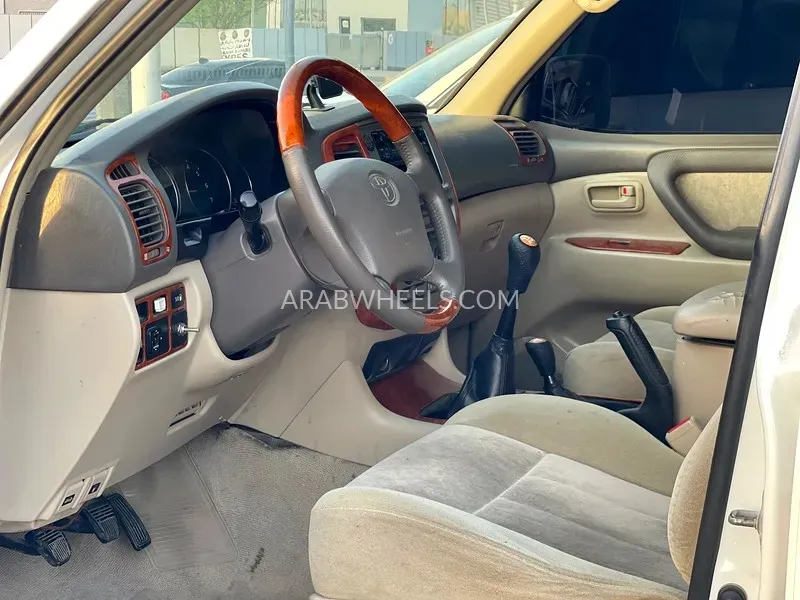 Toyota Land Cruiser 2006 for Sale in Sharjah Image-2