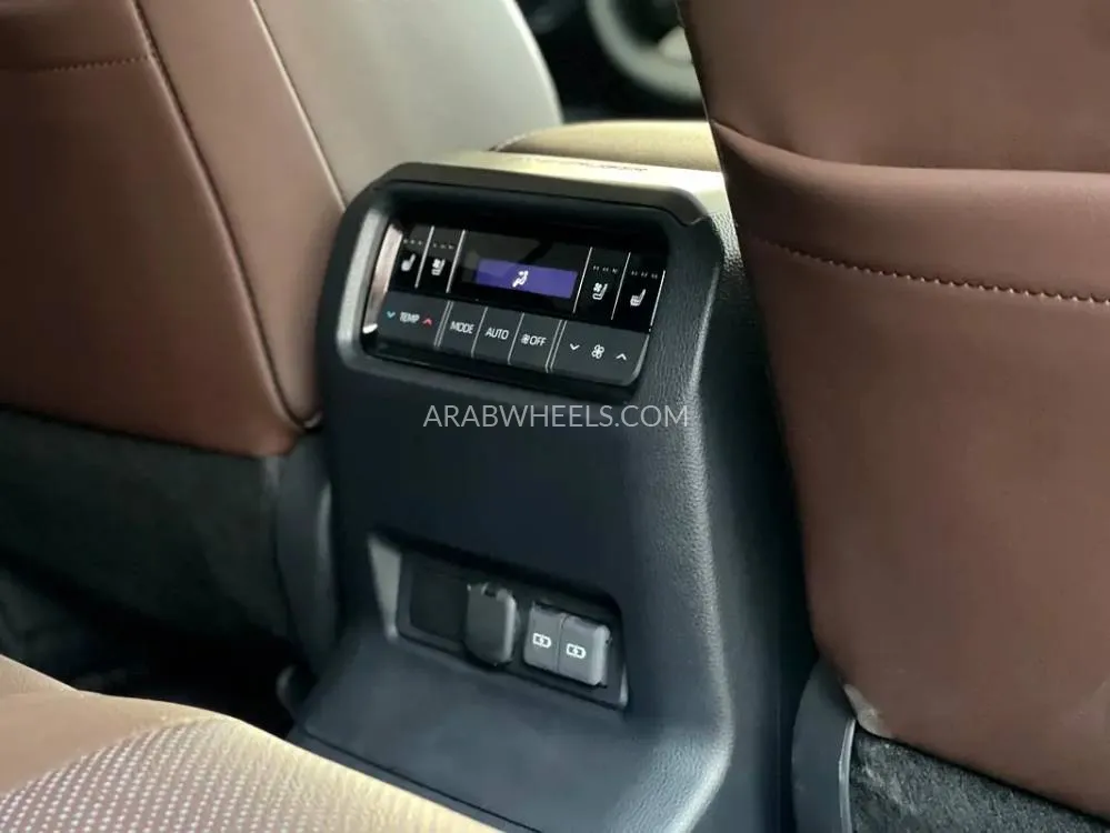 Toyota Land Cruiser Prado 2025 for Sale in Sharjah Image-4