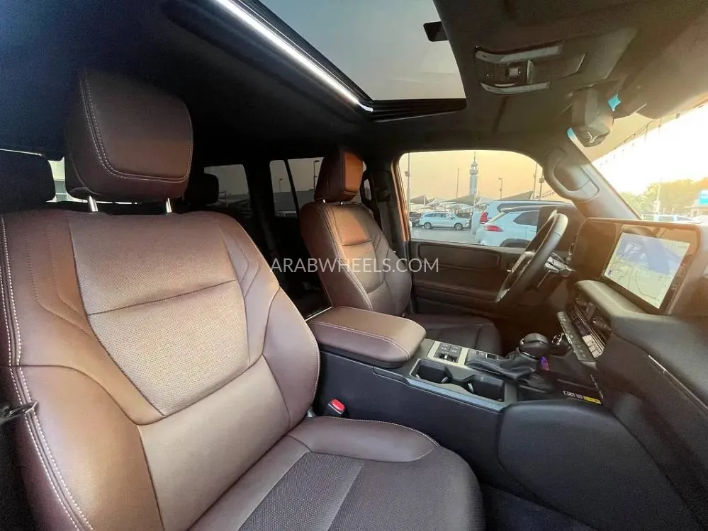 Toyota Land Cruiser Prado 2025 for Sale in Sharjah Image-11