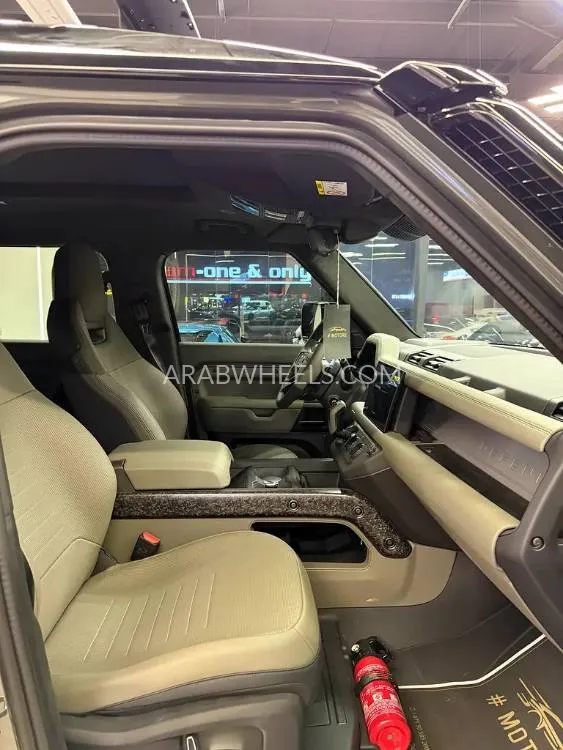 لاند روفر ديفندر 2025 for Sale in دبي Image-15