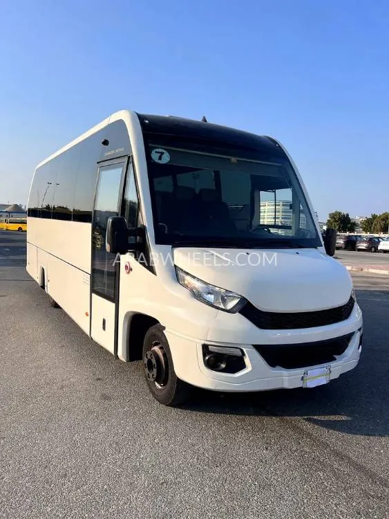 Iveco Daily 2017 for Sale in Sharjah Image-2