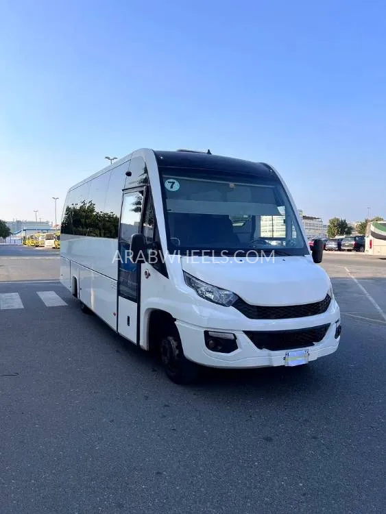 Iveco Daily 2017 for Sale in Sharjah Image-6