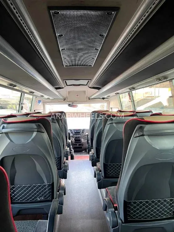 Iveco Daily 2017 for Sale in Sharjah Image-9