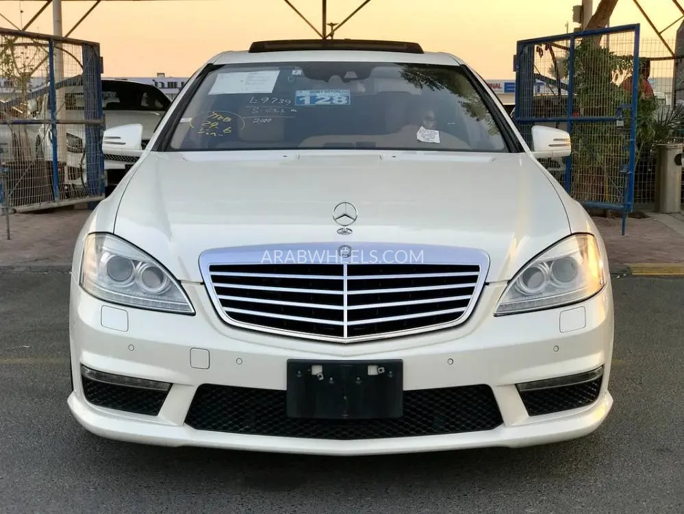 Mercedes Benz CLS Class 2010 for Sale in Dubai Image-14