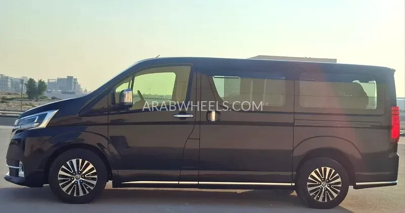 Toyota Granvia 2023 for Sale in Sharjah Image-5
