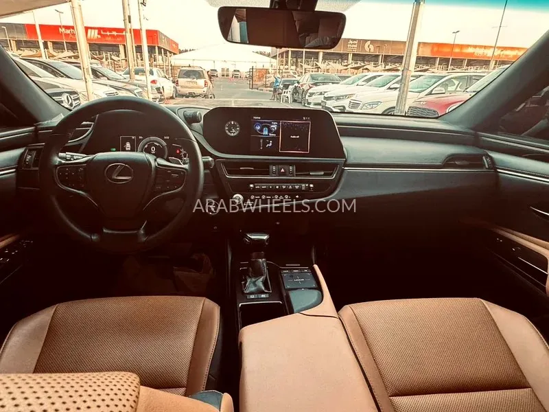 Lexus ES 2022 for Sale in Sharjah Image-2