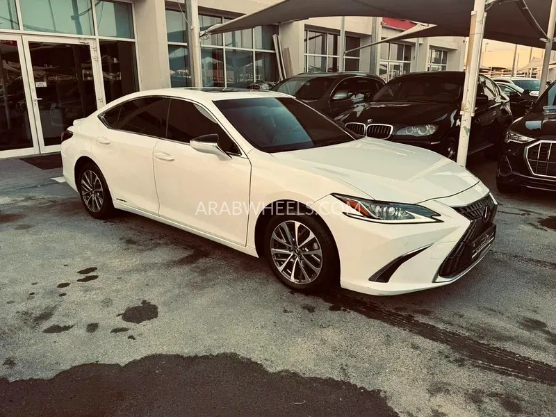 Lexus ES 2022 for Sale in Sharjah Image-3